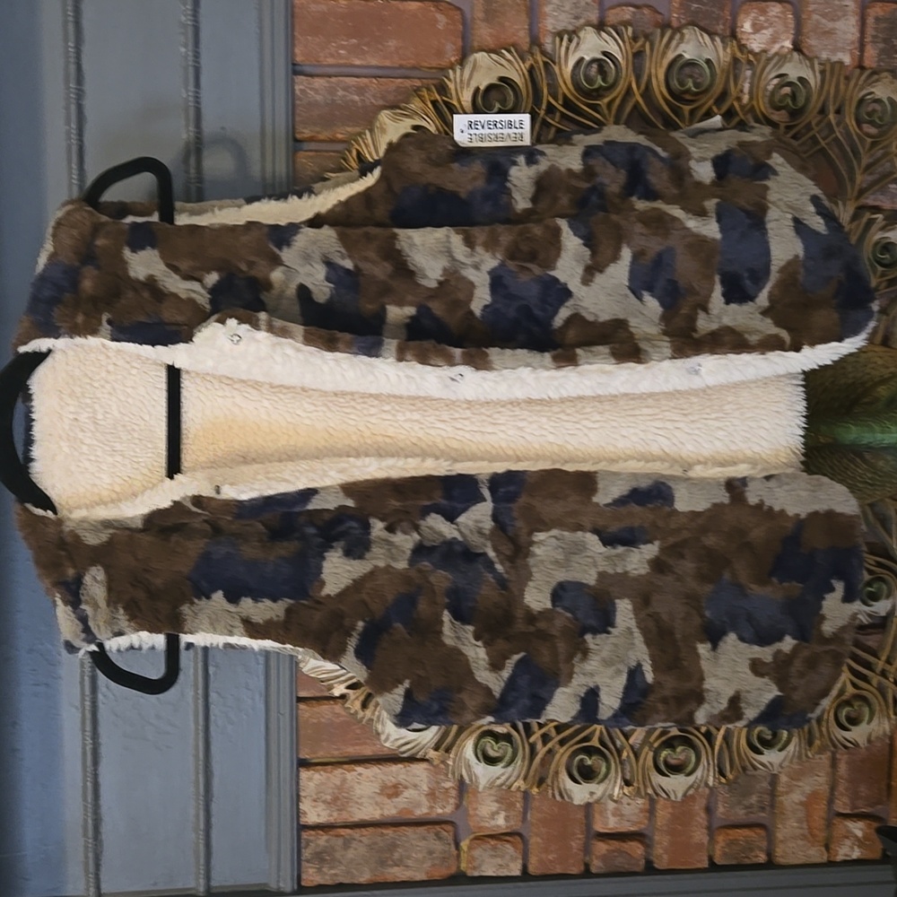 Ruby And Jenna, Reversible Camo Fur/Fleece Vest, Size Small, NWT, Outdoors Look